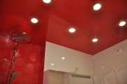 натяжной потолок в ванной в цвет плитки